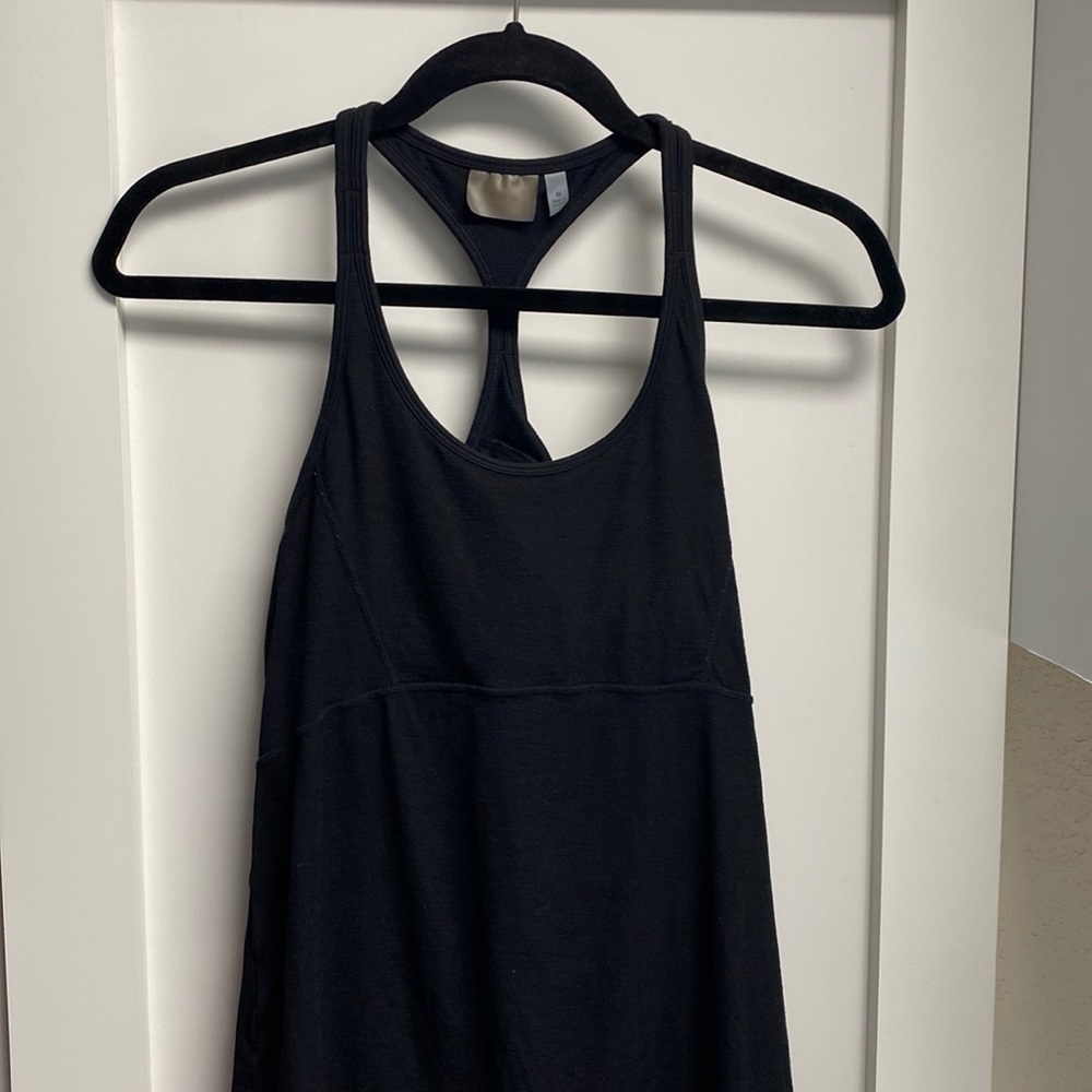 Athleta rank with built in bra, size M